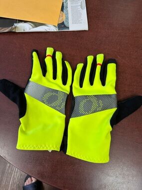 Pearl High-Visibility Yellow and Black Reflective Cycling Gloves
